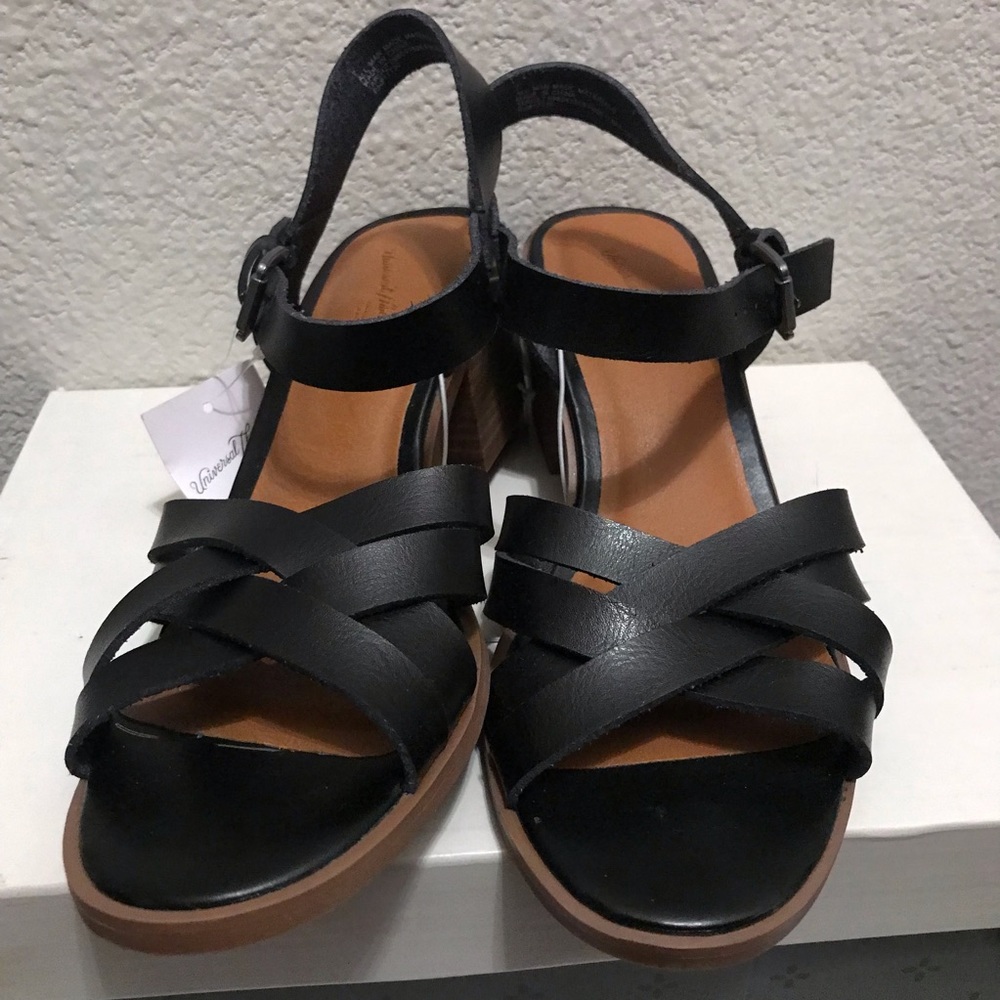 Universal Thread Sandal